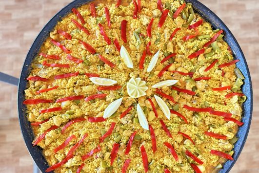 | Tiistai | LUOLAIHMISIÄ JA PAELLAA KANARIANSAARTEN MAASEUDULLA